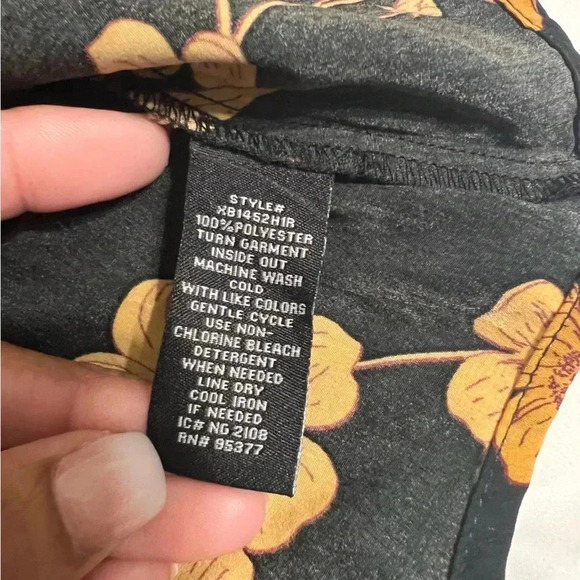 Sanctuary Floral Turtleneck Blouse Size Large - Picture 9 of 9